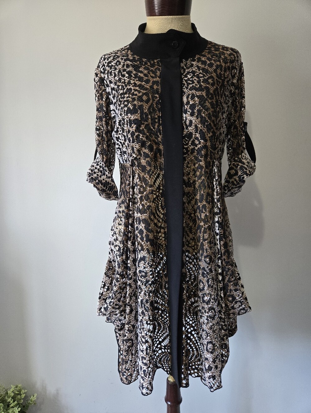Joseph Ribkoff Leopard and Abstract Cutout Cardigan in Black and Tan. Size 12